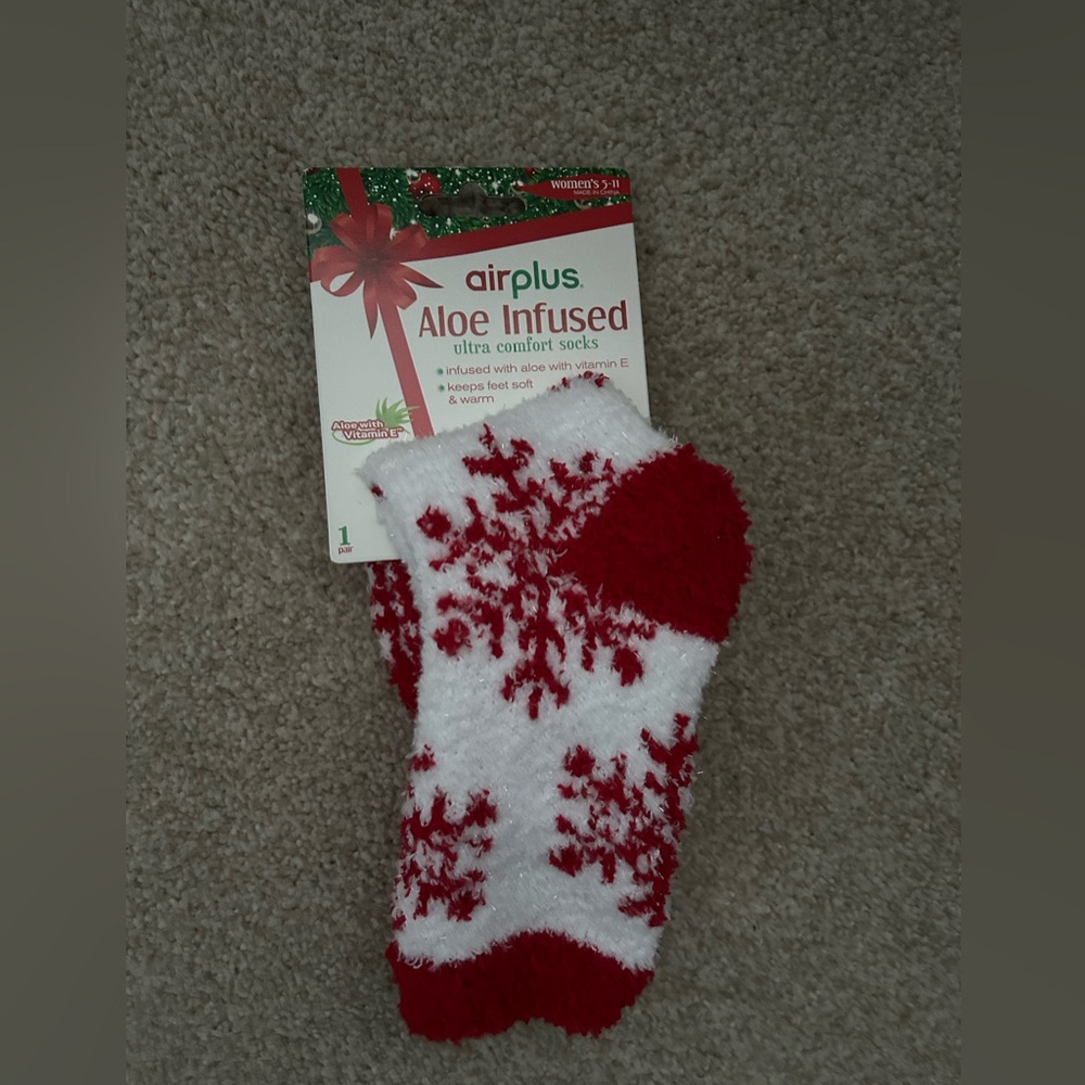 Airplus Aloe Infused Red and White Christmas and Holiday Women's Socks